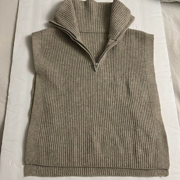 Cozy Ribbed Knit Sleeveless Sweater -Poncho - Picture 1 of 5